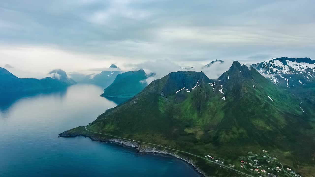メーフィヨルドヴァール、センヤ島。ノルウェーの美しい自然景観、メーフィヨルド