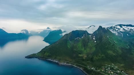 Mefjordvar,-Insel-Senja.-Schöne-Natur-Norwegen-Natürliche-Landschaft-Mefjord.