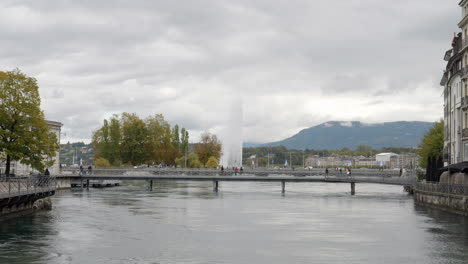 geneva jet d'eau and cityscape on a cloudy day