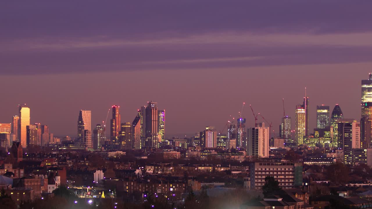 Moving timelapse of sunset over the london skyline