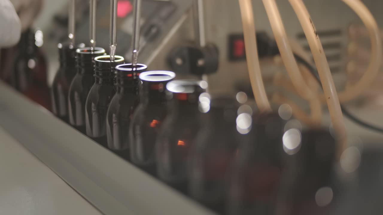 Automated laboratory equipment with bottles and tubes