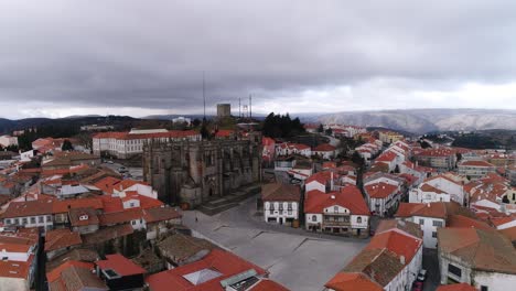 Kathedrale-Und-Stadt-Guarda-In-Portugal-Luftaufnahme