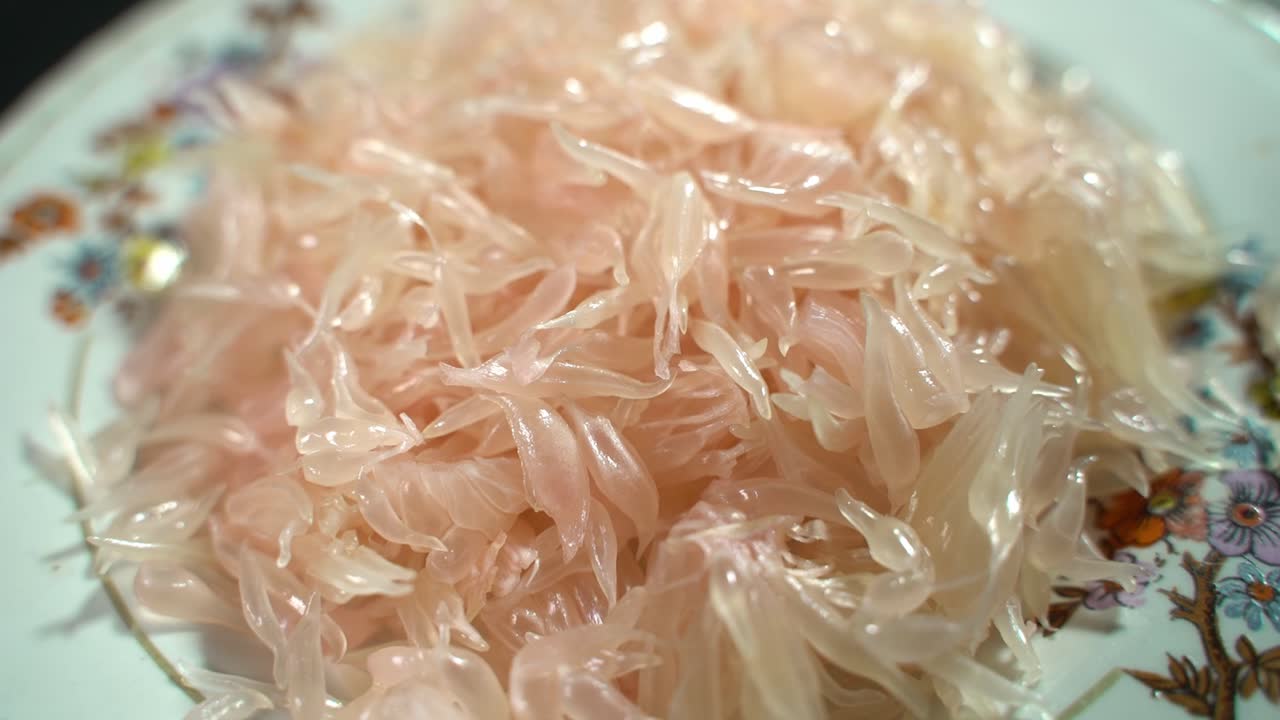 쓴 레몬은 비타민 c가 풍부하고 간 건강에 매우 유용한 식품 또는 과일입니다