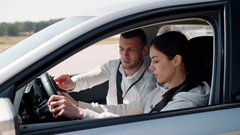 Driving-school-teacher-with-student