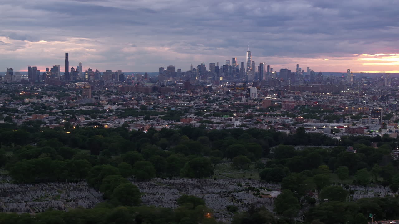 어두워지는 뉴욕 시의 공중 전망