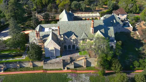 Greystone-Villa-In-Beverly-Hills-|-Luftaufnahme-Aus-Der-Umlaufbahn-|-Nachmittagsbeleuchtung