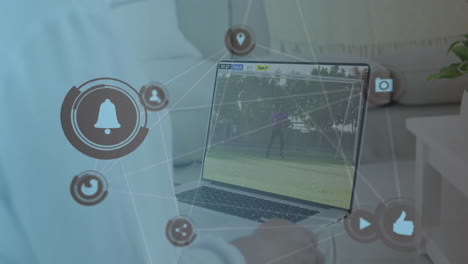 persona que usa una computadora portátil con video deportivo, animación de la red de redes sociales sobre la pantalla