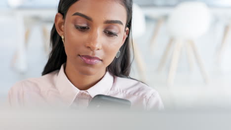 Trendy-business-woman-talking-on-the-phone