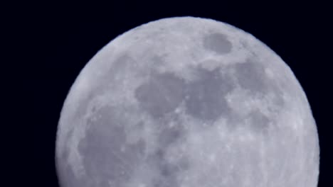 Luna-Llena-En-El-Cielo-Nocturno