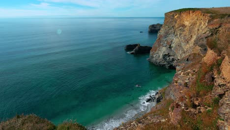 Cliff-seaside-beach-close-to-St-Ives-in-Cornwall,-England,-UK