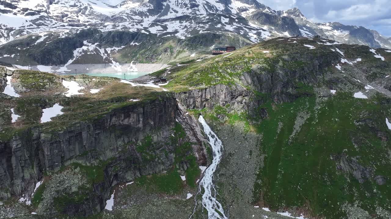 hermosa vista panorámica del paisaje en la estación de esquí de weissee gletscherwelt, austria