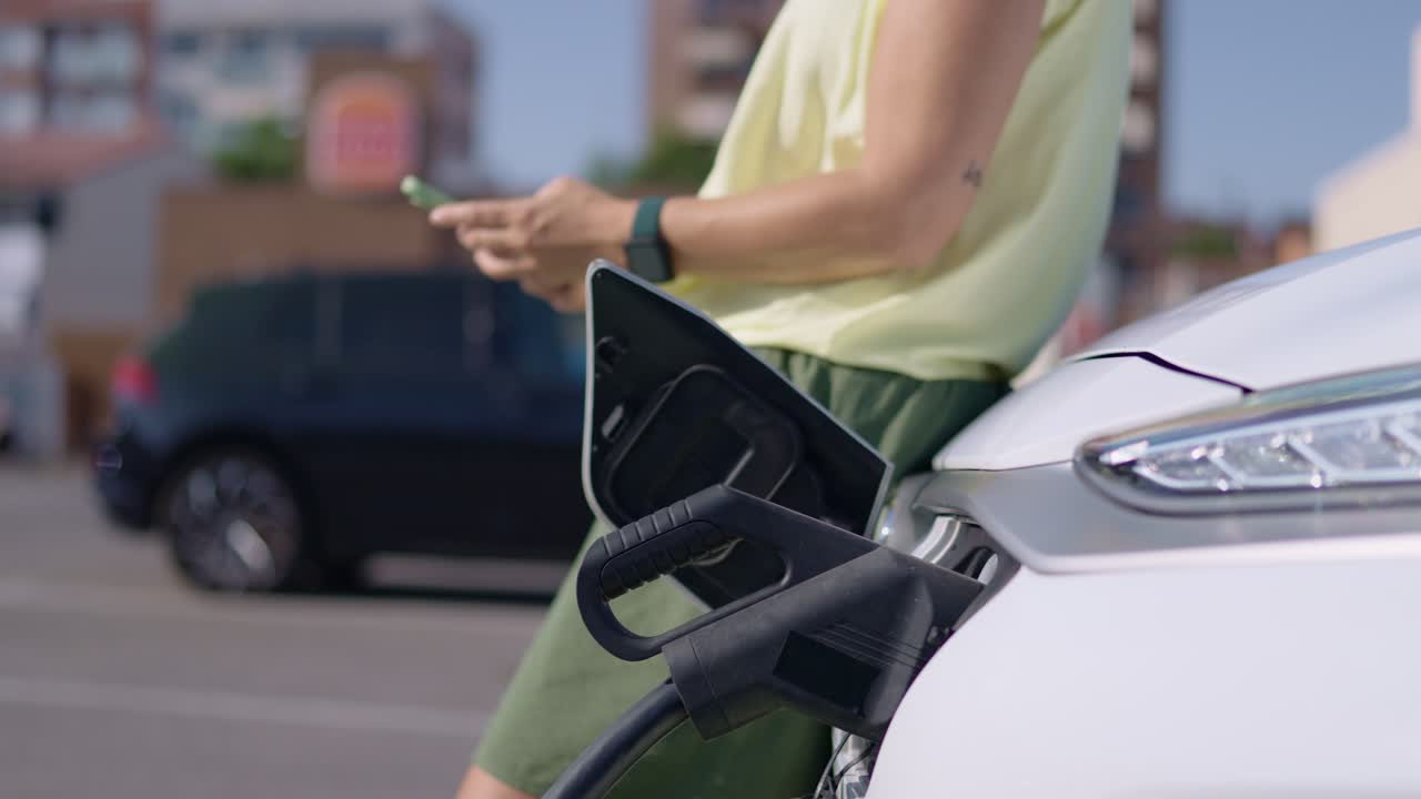 зарядка электрического автомобиля