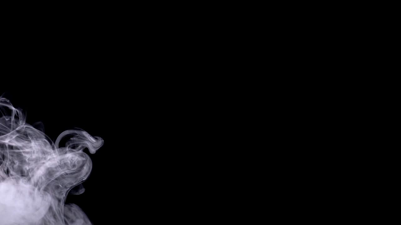 현실적인 연기, 안개, 검은 바탕에 고립 된 안개, 오버레이 효과를 혼합하는 화면 모드, 느린 동작 4k.