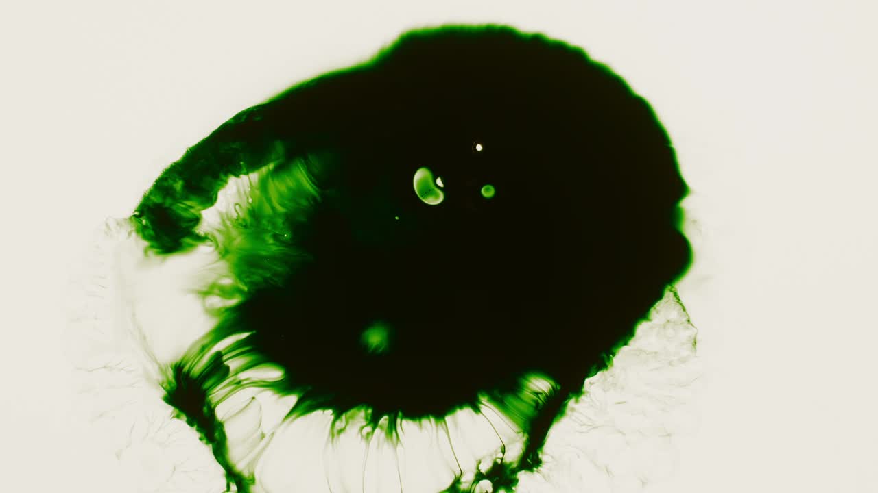 Fizzling green chemical reaction in Petri dish