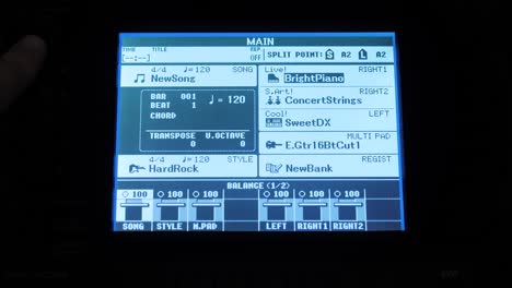 pantalla de teclado electrónico, selección del instrumento y ritmo, instrumento musical