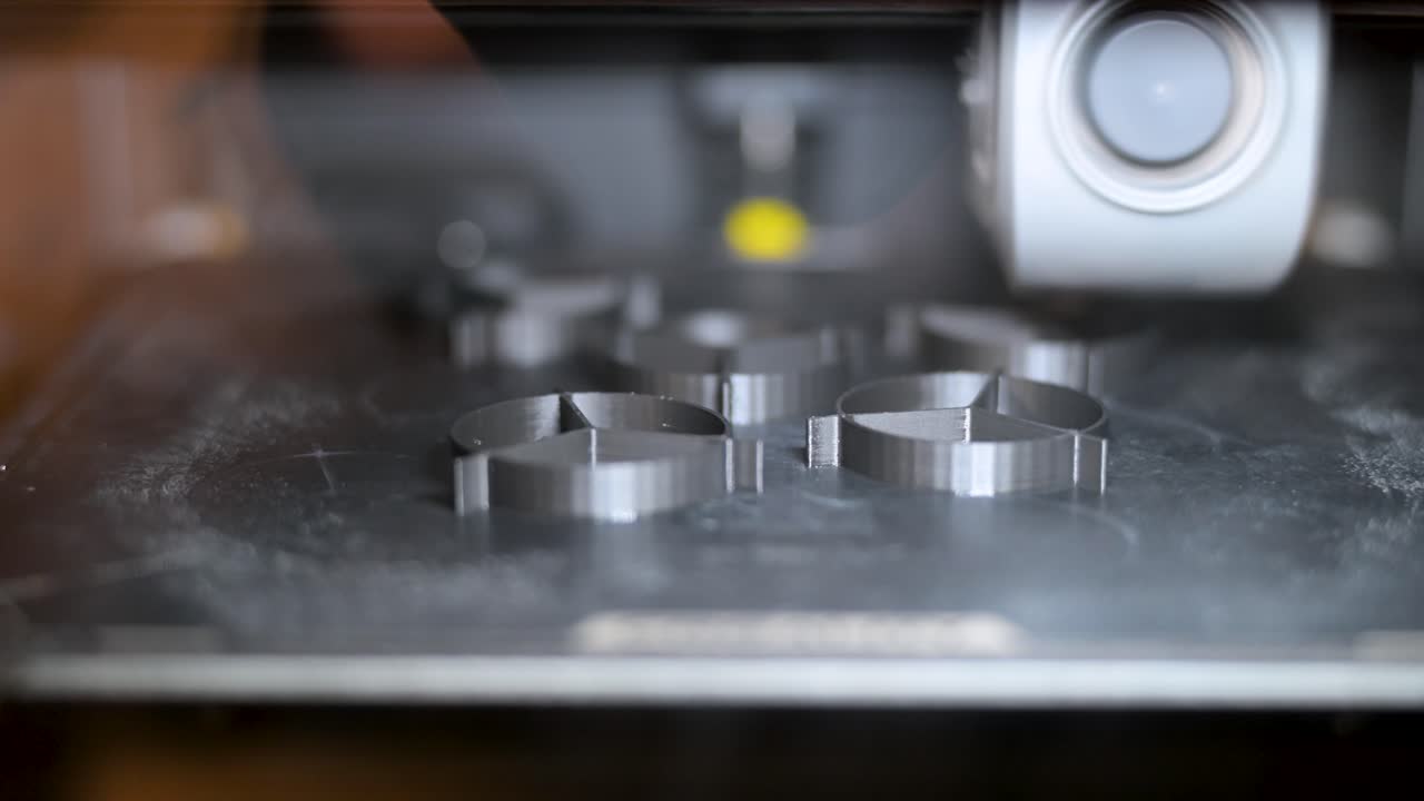 A 3D printer creates rocket wings for drone equipment in Ukraine. This innovative tech reshapes warfare with inexpensive, expendable drones like kamikaze or bomb-dropping models.