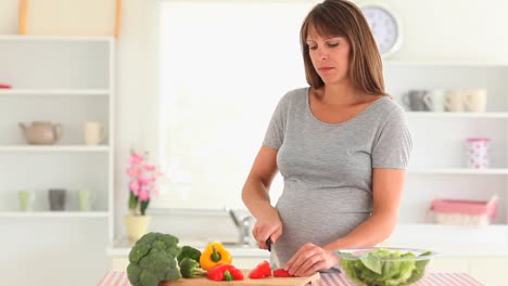 Pregnant-woman-cooking