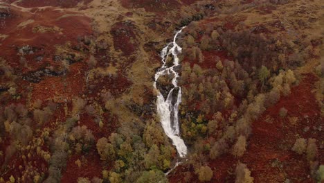 Antena---Ben-Glas-Burn-Cascada,-Escocia,-Glencoe,-Tierras-Altas-Escocesas,-Escocia,-Pan-Izquierda