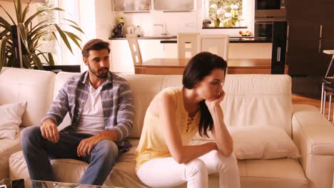 en una pareja a una discusión