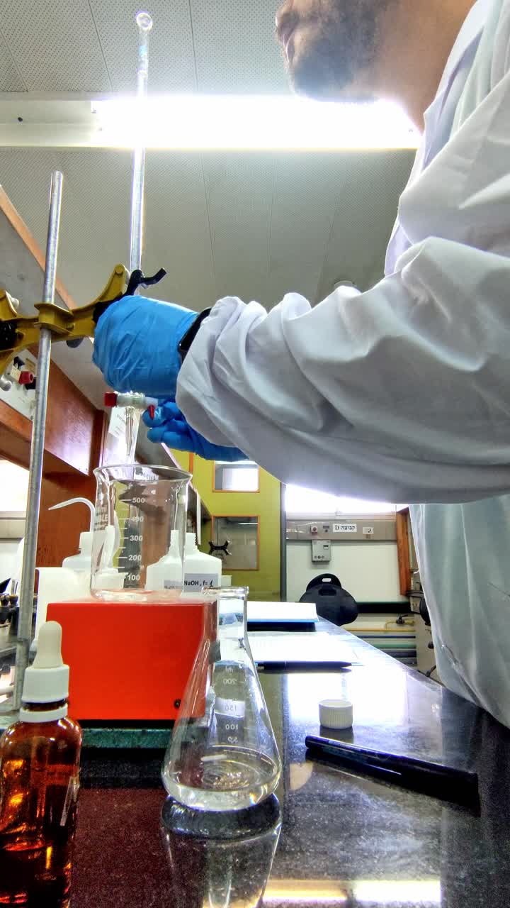 experimento de química en curso