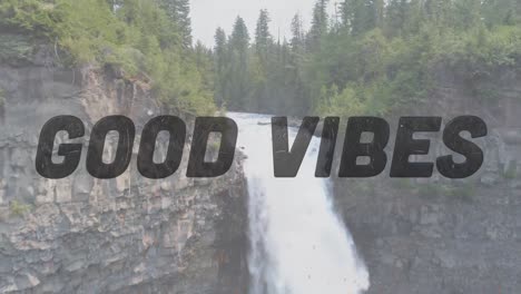 animación de las palabras buenas vibraciones escritas en letras negras sobre la cascada del bosque