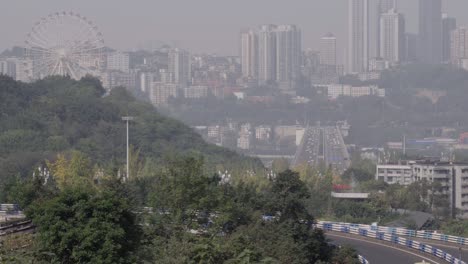 la rueda de la ferris en el centro de popularización de la ciencia de chongqing