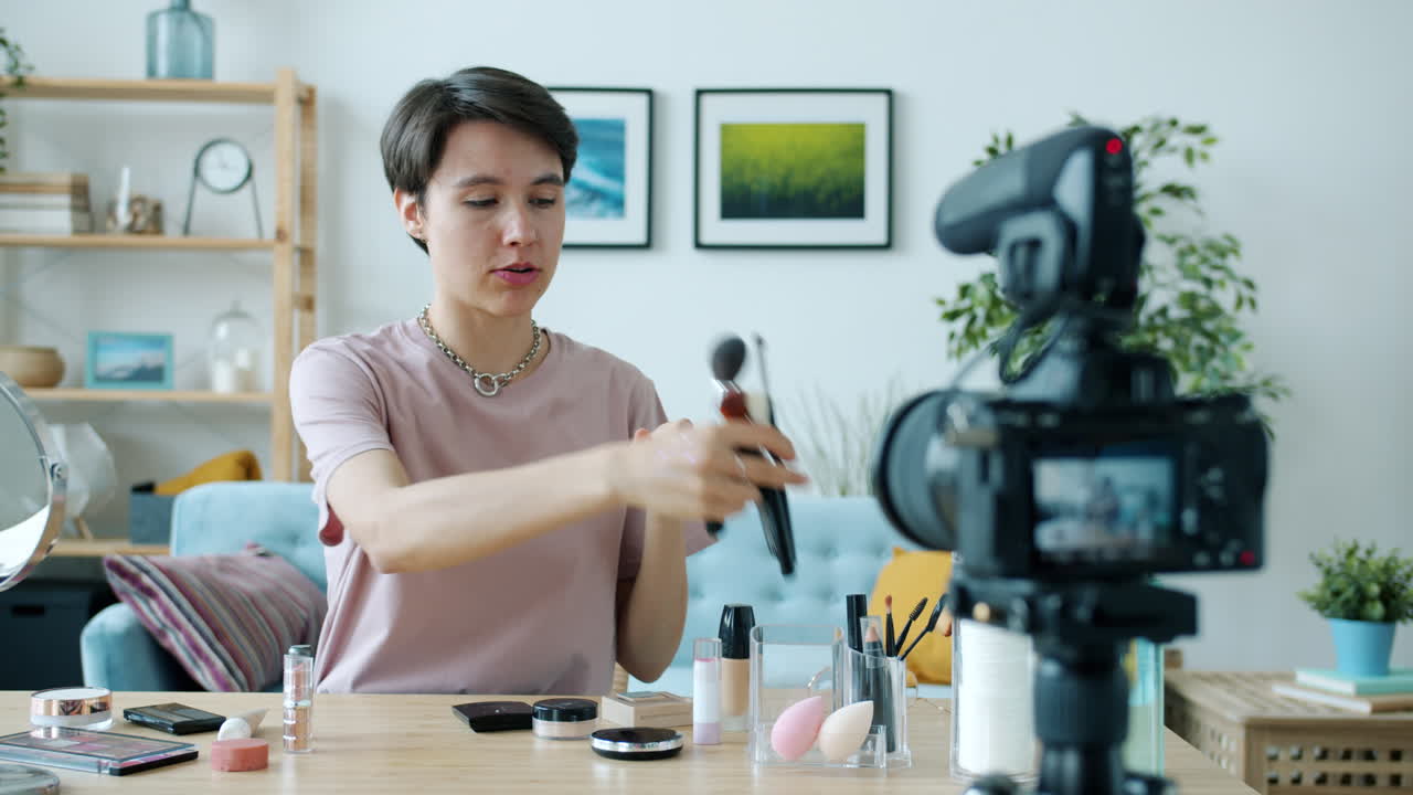 미용 블로거의 메이크업 튜토리얼