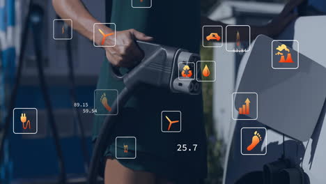 animación de iconos ecológicos y procesamiento de datos sobre mujer caucásica cargando coche eléctrico