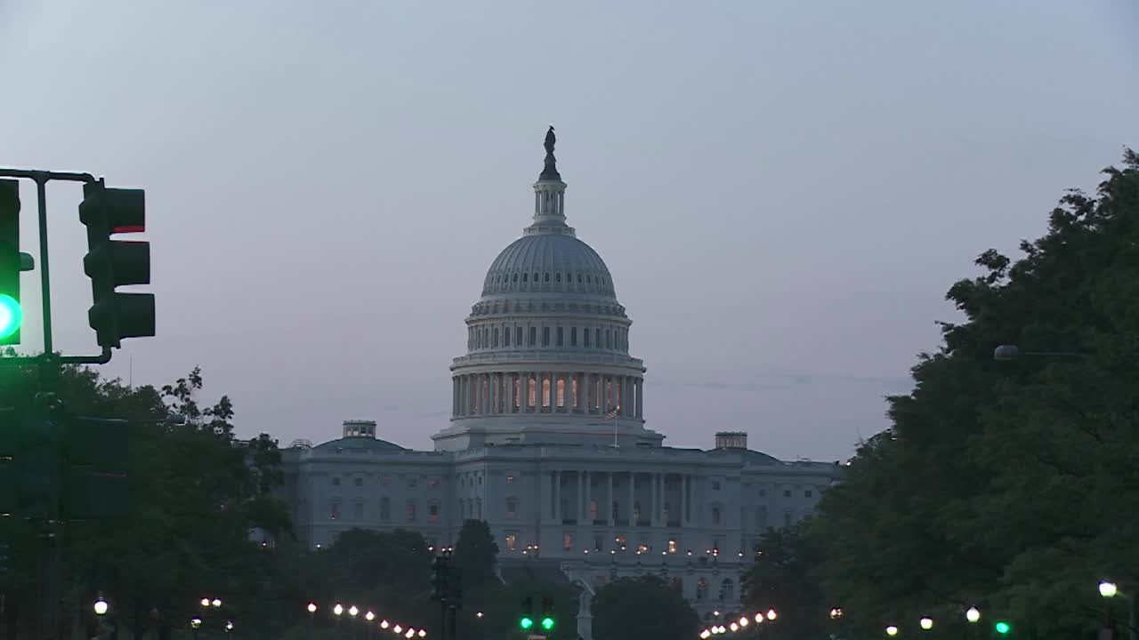 황혼에 dc의 국회 의사당 건물 확대