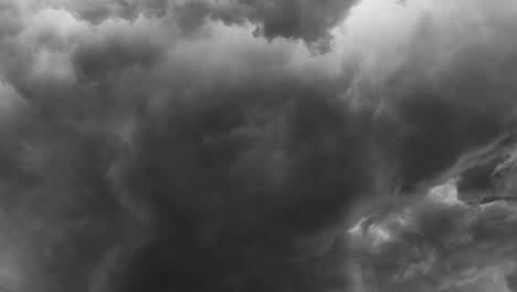 Gewitterhintergrund-Und-Blitzschlagwolkensturm