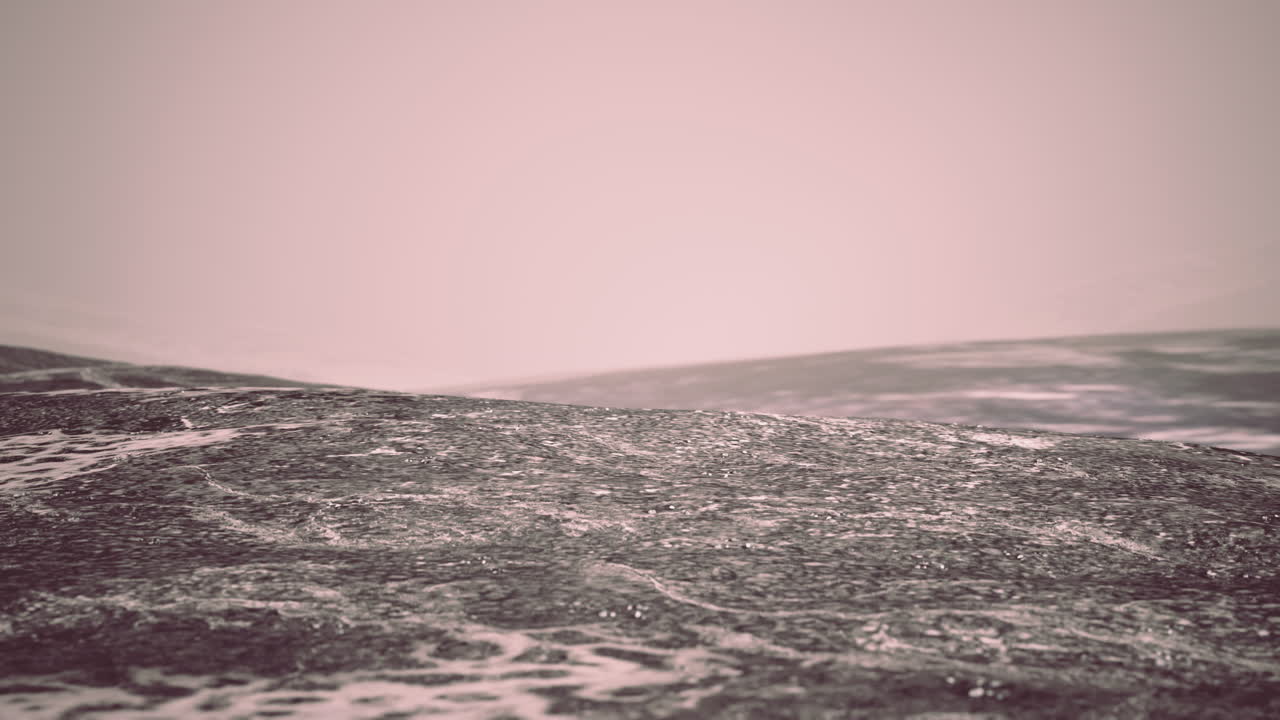 여름에 산 위의 눈 속의 돌들