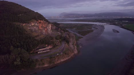 Ría-Estuario-Marismas-Costeras-Españolas-Paisaje-Nocturno-Aéreo-Cinematográfico