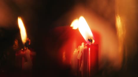 primer plano de las velas ardiendo