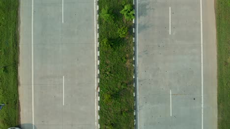 increíble vista de drones de la carretera vacía en la provincia de punjab, india