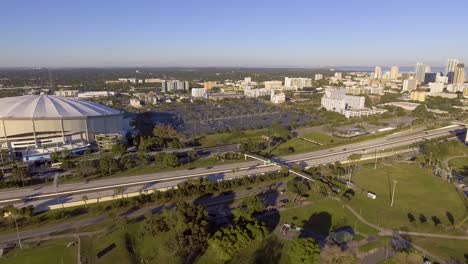 4k-Luftdrohnenvideo-Des-Tropicana-Feldes-In-Der-Innenstadt-Von-St