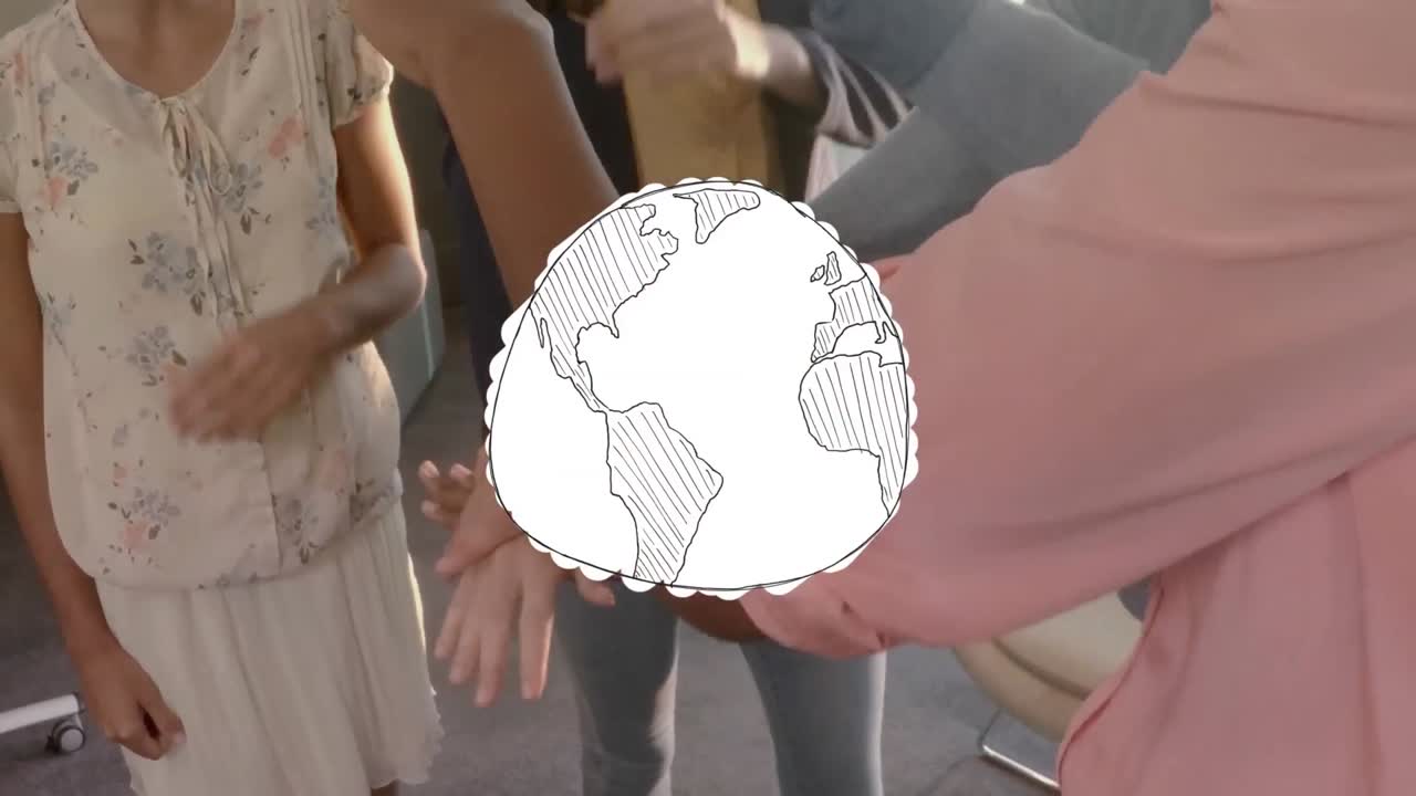 анимация глобуса над деловыми коллегами, складывающими руки