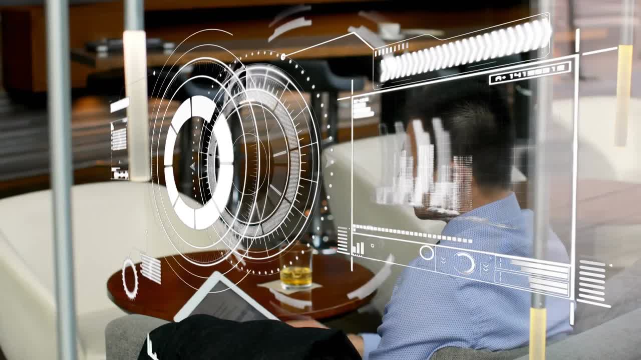 animación del procesamiento de datos sobre un hombre de negocios que usa una tableta