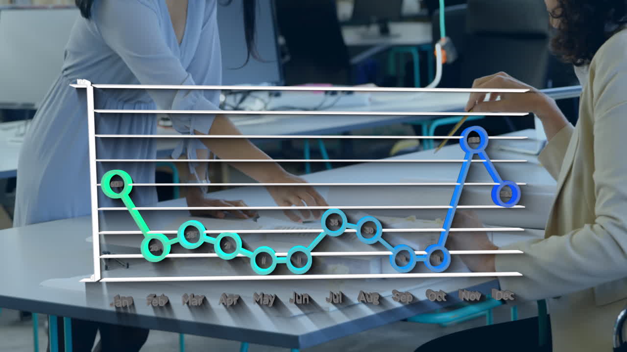 사무실에서 계획을 논의하는 두 명의 다양한 여성에 대한 통계 데이터 처리의 애니메이션