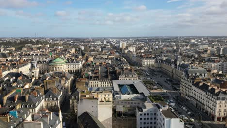 Rennes-Opera-house-and-City-Hall-in-Mairie-square,-France