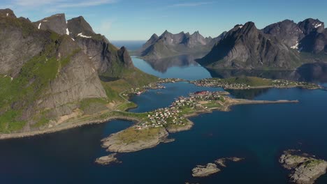 Reine-Lofoten-Ist-Ein-Archipel-In-Der-Grafschaft-Nordland,-Norwegen.