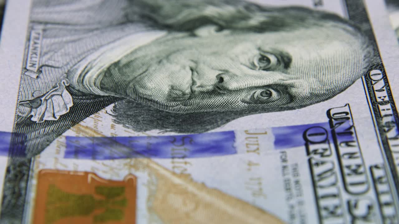 billetes de dólar estadounidense, dinero de papel, moneda de tasa de cambio. billetes de efectivo. el concepto de finanzas e inversión. cien dólares estadounidenses. economía empresarial