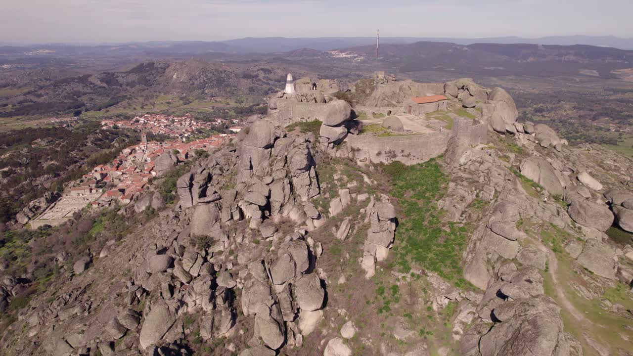 Monsanto Kalesi harabeleri gün doğumu, Portekiz, Castelo Branco