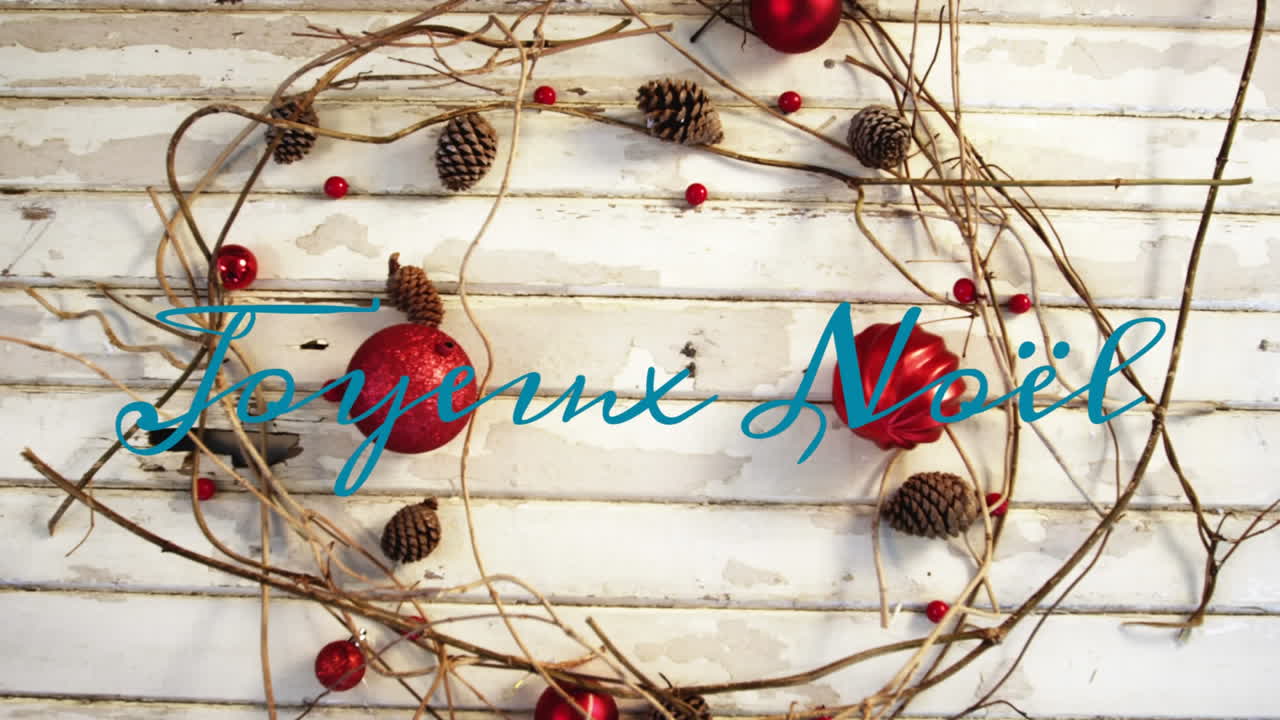 joyeux noël escrito sobre las decoraciones de navidad