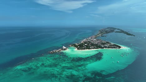 Lado-Norte-De-La-Isla-Mujeres,-En-La-Soleada-Quintana-Roo,-México---Vista-Aérea