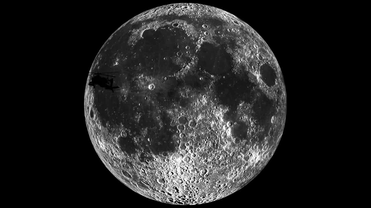 달 위의 헬리터 아파치 실루