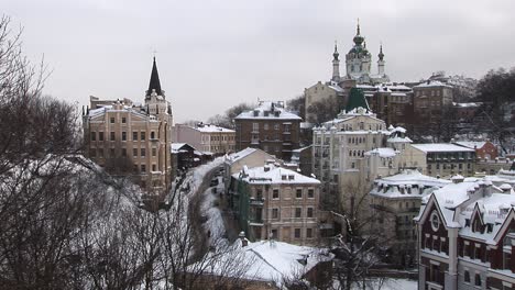 Wunderschöne-Winteransicht-Des-Andriivskyi-Abstiegs-In-Kiew,-2010