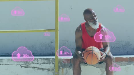 Animación-De-Nubes-Con-Porcentaje-Sobre-Un-Hombre-Afroamericano-Mayor-Con-Baloncesto-En-La-Playa