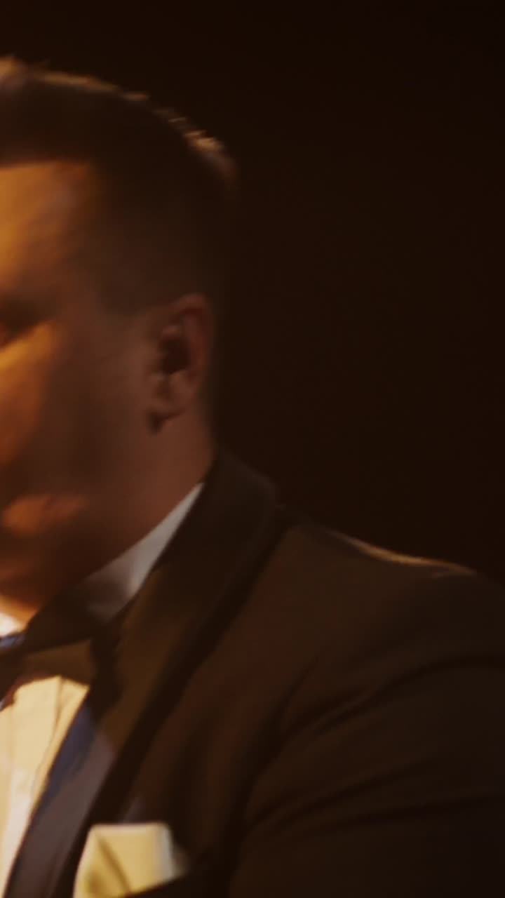 saxofonista actuando en vivo