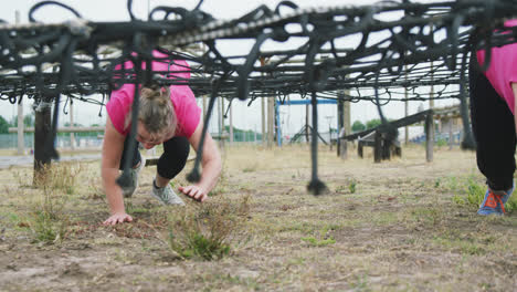 Freundinnen-Genießen-Es,-Gemeinsam-Im-Bootcamp-Zu-Trainieren