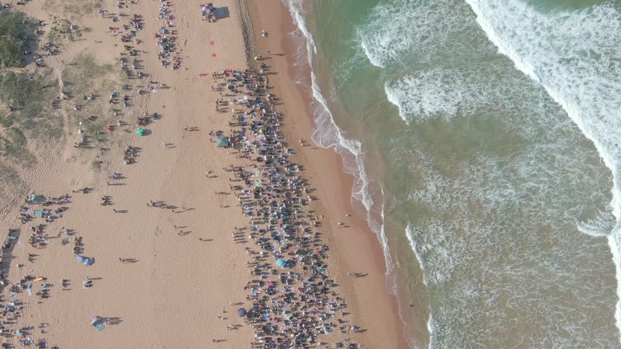 오픈오브서핑은 프로서핑협회, 해변에서 열리는 세계서프챔피언십, 프로대회 등을 위한 행사를 개최한다.